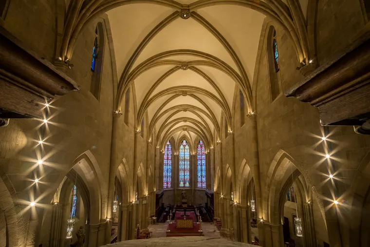 Fensterkunst in der Abteikirche